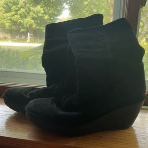 Fly London Size 9 black suede side zip wedge boot